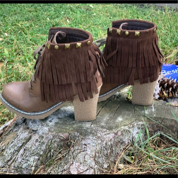 Brown Lace up Boots - Picture 6 of 7